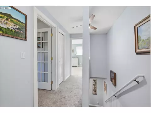 Entry Way - 1326 Quaker St, Eugene, OR 97402 photo 5 of 7
