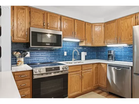 Kitchen - 1326 Quaker St, Eugene, OR 97402 photo 1 of 5