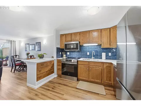 Kitchen - 1326 Quaker St, Eugene, OR 97402 photo 3 of 5