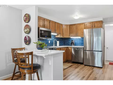 Kitchen - 1326 Quaker St, Eugene, OR 97402 photo 4 of 5