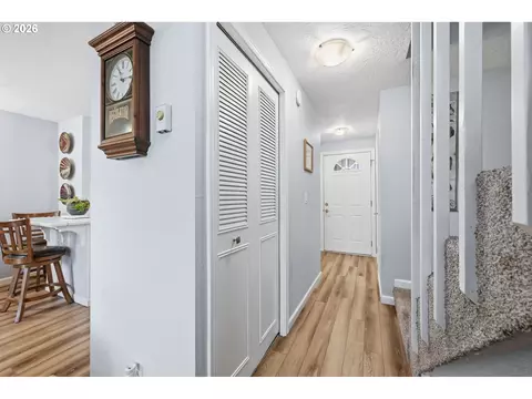 Entry Way - 1326 Quaker St, Eugene, OR 97402 photo 1 of 7