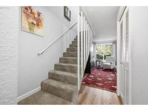 Entry Way - 1326 Quaker St, Eugene, OR 97402 photo 4 of 7