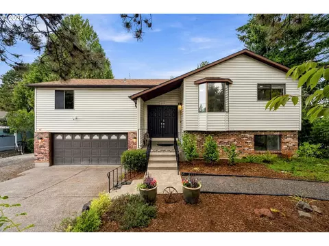 12199 SE Henderson Dr, Portland, OR 97266