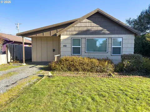 1233 Alabama Ave SE, Bandon, OR 97411