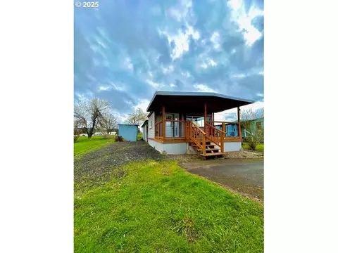 34956 Seavey Loop Rd #38, Eugene, OR 97405