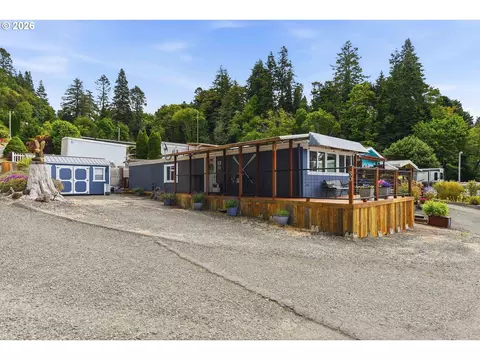66642 E Bay Rd #30, North Bend, OR 97459