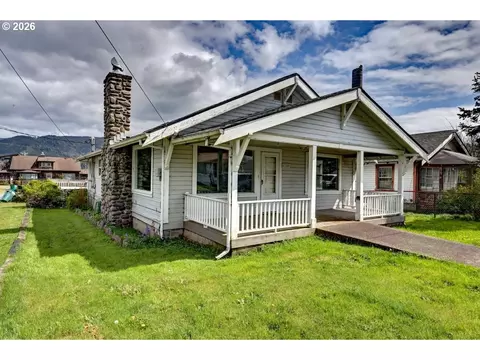 308 1st St, Garibaldi, OR 97118