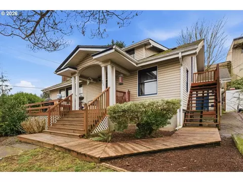 706 W B St, Rainier, OR 97048