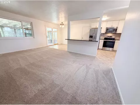 220 NE Cambridge Cir, Corvallis, OR 97330