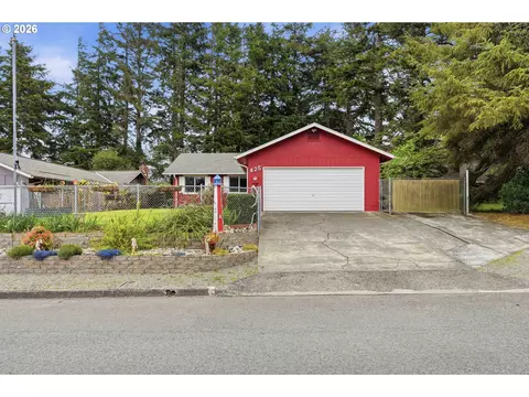 425 Radar Rd, Coos Bay, OR 97420