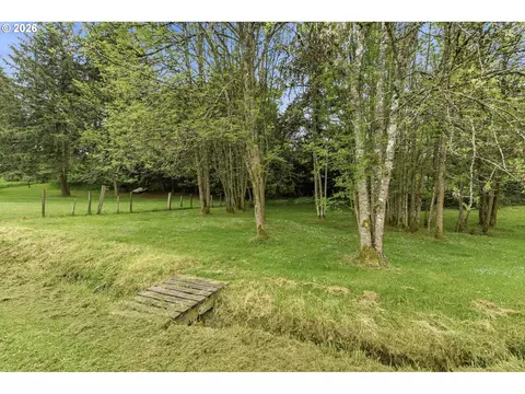 Exterior - 1820 E Cedar St, Myrtle Point, OR 97458 photo 7 of 11
