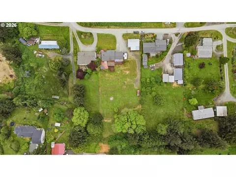 View/Area - 1820 E Cedar St, Myrtle Point, OR 97458 photo 2 of 3