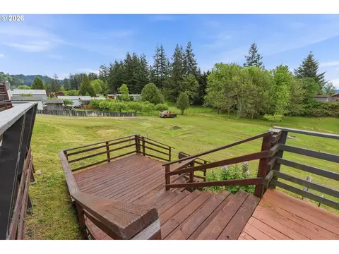 Exterior - 1820 E Cedar St, Myrtle Point, OR 97458 photo 6 of 11