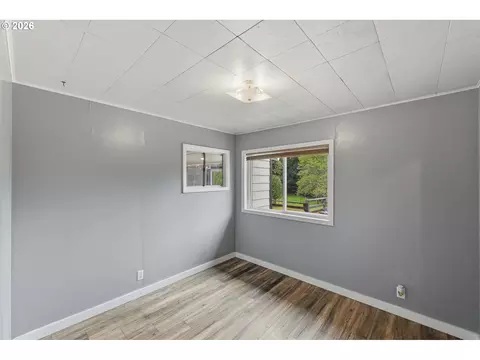 Bedroom - 1820 E Cedar St, Myrtle Point, OR 97458 photo 3 of 4