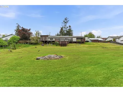 Exterior - 1820 E Cedar St, Myrtle Point, OR 97458 photo 8 of 11