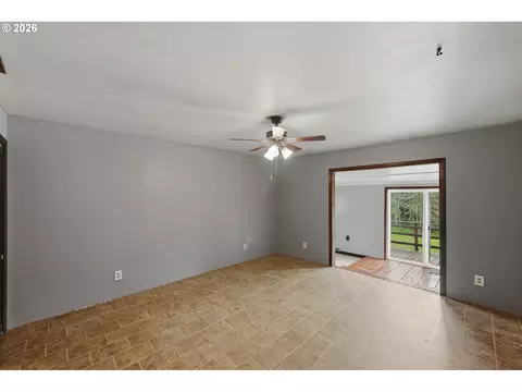Living - 1820 E Cedar St, Myrtle Point, OR 97458 photo 4 of 4