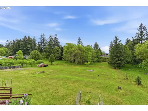 Exterior - 1820 E Cedar St, Myrtle Point, OR 97458 photo 10 of 11