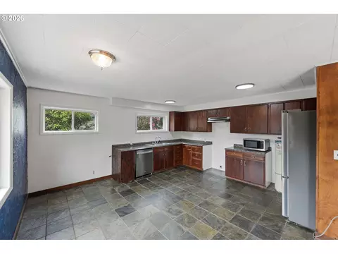 Kitchen - 1820 E Cedar St, Myrtle Point, OR 97458 photo 1 of 2