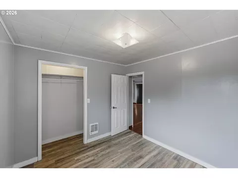 Bedroom - 1820 E Cedar St, Myrtle Point, OR 97458 photo 4 of 4
