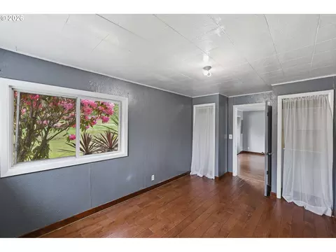 Bedroom - 1820 E Cedar St, Myrtle Point, OR 97458 photo 2 of 4