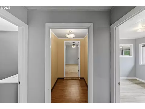 Entry Way - 1820 E Cedar St, Myrtle Point, OR 97458 photo 1 of 1