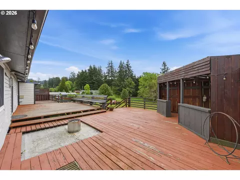 Exterior - 1820 E Cedar St, Myrtle Point, OR 97458 photo 3 of 11