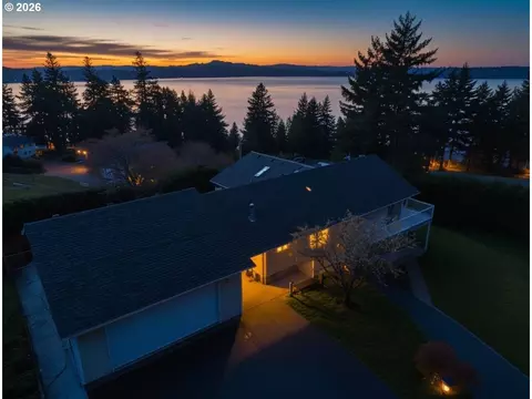 93961 Bridge View Ln, North Bend, OR 97459