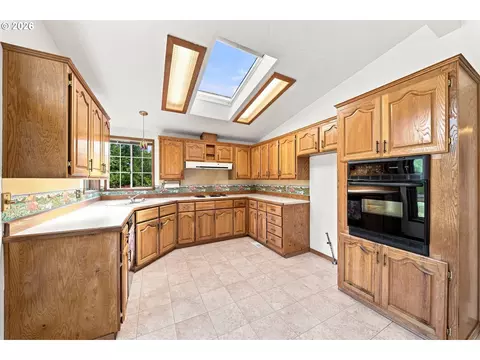 Kitchen - 20100 SE Bornstedt Rd, Sandy, OR 97055 photo 1 of 2