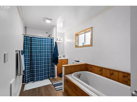 Bath - 105 Arcade St, Lexington, OR 97839 photo 1 of 3