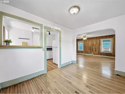 Living - 2380 Emerald St, Eugene, OR 97403 photo 5 of 6