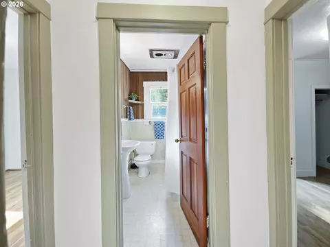 Entry Way - 2380 Emerald St, Eugene, OR 97403 photo 1 of 1