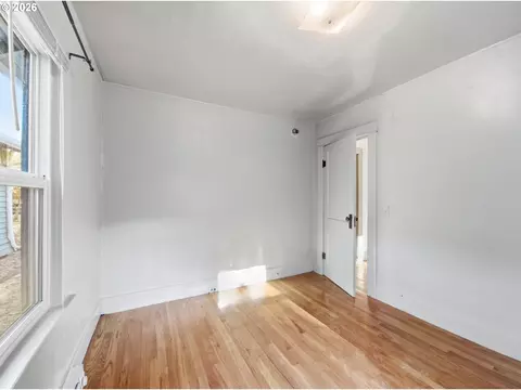 Bedroom - 2380 Emerald St, Eugene, OR 97403 photo 5 of 5