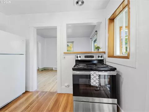 Kitchen - 2380 Emerald St, Eugene, OR 97403 photo 3 of 3