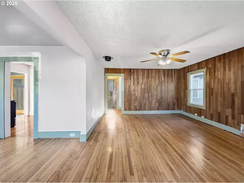 Living - 2380 Emerald St, Eugene, OR 97403 photo 1 of 6