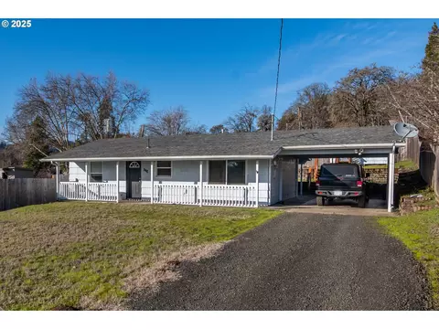 742 Meadow Ave, Roseburg, OR 97470