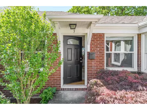 506 NE Rosa Parks Way #3, Portland, OR 97211