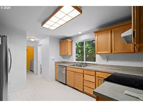 Kitchen - 37637 Solso Ct, Sandy, OR 97055 photo 1 of 2