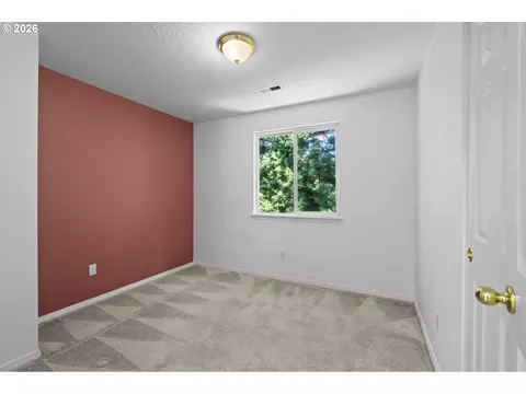 Bedroom - 37637 Solso Ct, Sandy, OR 97055 photo 1 of 5