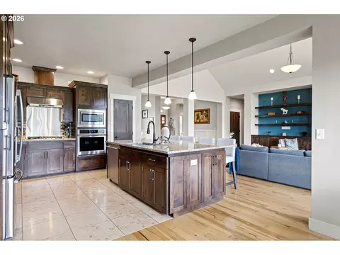 Kitchen - 90375 Hill Rd, Springfield, OR 97478 photo 3 of 4