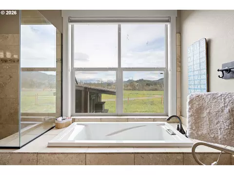 Bath - 90375 Hill Rd, Springfield, OR 97478 photo 4 of 5