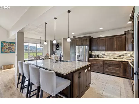 Kitchen - 90375 Hill Rd, Springfield, OR 97478 photo 2 of 4