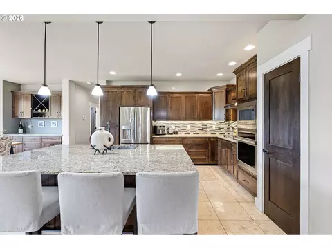 Kitchen - 90375 Hill Rd, Springfield, OR 97478 photo 1 of 4