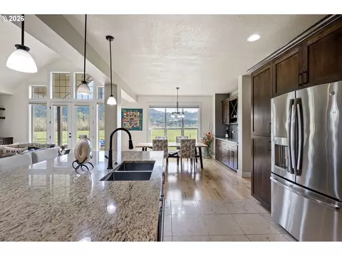 Kitchen - 90375 Hill Rd, Springfield, OR 97478 photo 4 of 4
