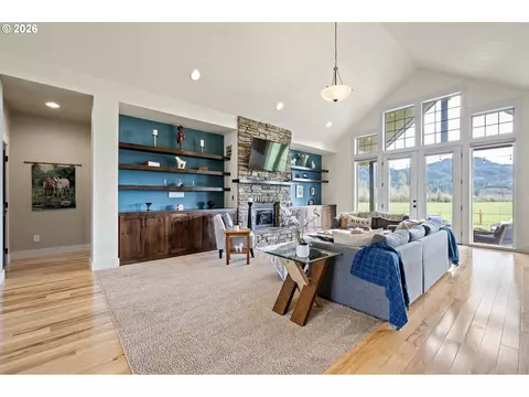 Living - 90375 Hill Rd, Springfield, OR 97478 photo 3 of 3