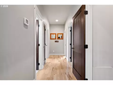 Entry Way - 90375 Hill Rd, Springfield, OR 97478 photo 4 of 4