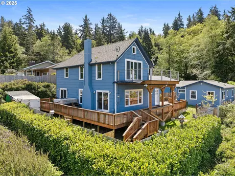 622 46th St, Astoria, OR 97103