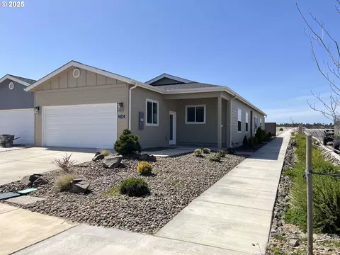 5282 Nopal St, Florence, OR 97439