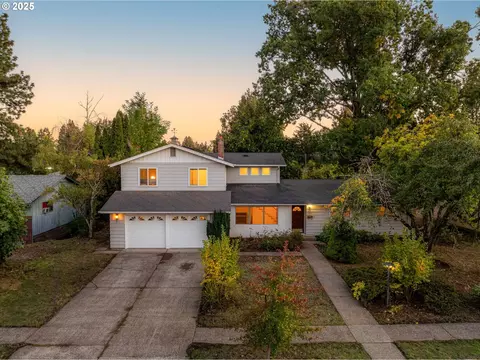 2568 Sharon Way, Eugene, OR 97401