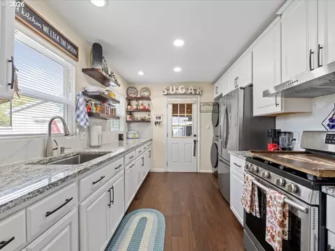 Kitchen - 455 E Sunset Dr, Hermiston, OR 97838 photo 1 of 3