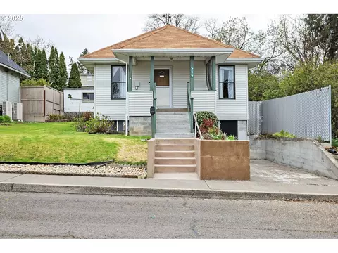 512 W 12th St, The Dalles, OR 97058